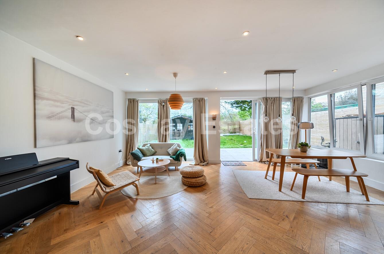 Featherstone Road, Mill Hill, NW7, London